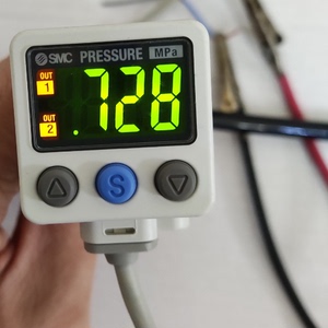 日本smc数字压力表正压表 负压表ise40a-01-r带模拟量电压输出