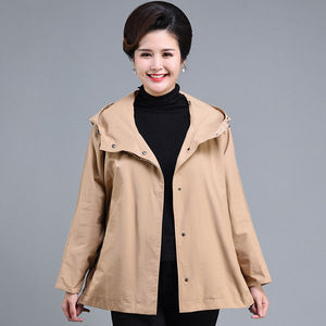 200斤中老年女装特大码女装胖妈妈秋装宽松短款风衣外套加肥加大