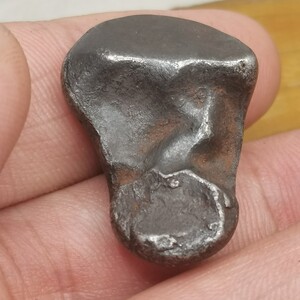 俄罗斯阿林目击铁陨石 alin天然全熔壳 精品高度定向 气印熔流线