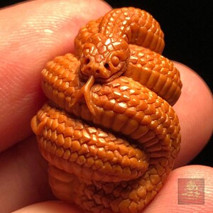 橄榄核雕刻蛇单籽单核苏工名家纯手工蟒蛇长虫小龙背云吊坠文玩