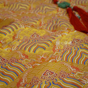 特 经典金黄底五彩云海崖纹亚光织锦缎布料丝绸缎子云锦古装面