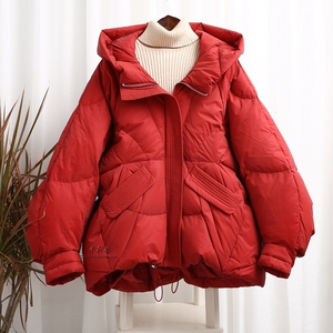 大红色蝙蝠袖羽绒服