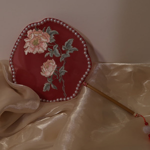 新娘结婚秀禾红色刺绣团扇古风汉服跳舞扇子中国风古典短柄团扇