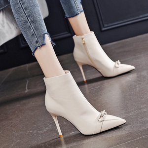 米白色法式小短靴女细跟秋冬季尖头高跟鞋2021新款加绒时尚女靴子