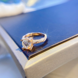 hw钻戒18k莫桑石戒指结婚钻戒四爪女戒1克拉50分钻戒戒托空托定制