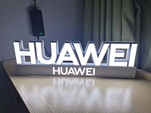 定做桌面发光字/华为台面发光牌/华为荣耀英文体验台发光广告字