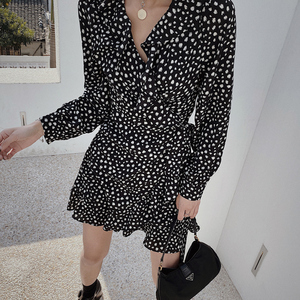 法式复古小众设计感chic波点短款v领不规则一片式收腰长袖连衣裙