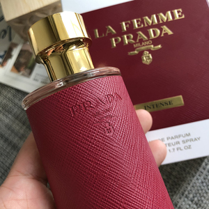 prada 普拉达 le femme 殷红淑女50ml 女士香水 温柔依兰与玫瑰