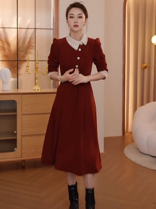 秋冬季2024年新款韩版时尚收腰显瘦今年流行的红色圣诞连衣裙年会