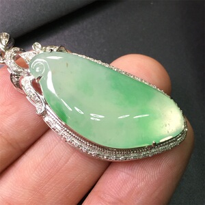 采石翁 天然缅甸翡翠冰种蛋清随形翡翠吊坠 k金镶首饰