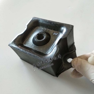 重汽发动机前支撑胶垫 机爪垫豪沃豪运金王子潍柴发动机机脚垫