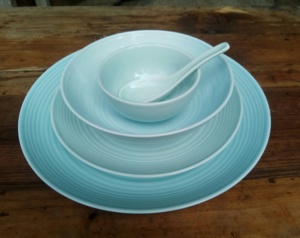 外贸陶瓷餐具英国皇家ROYAL DOULTON"荡漾"浅蓝色盘面碗汤勺套装