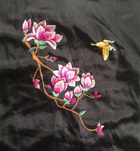 玉兰花刺绣衣服