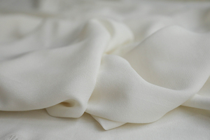 日本进口薄款浪漫米白素色乱麻麻纱肌理舒适垂坠天丝棉设计师布料