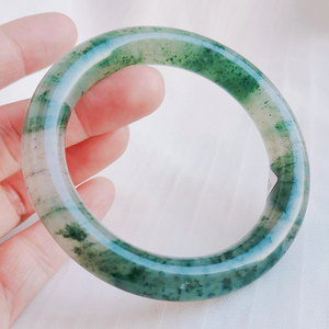 南阳玉手镯翡翠