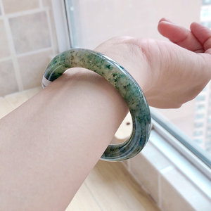 南阳玉手镯翡翠