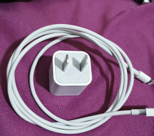 个人闲置苹果xr原装数据线充电器 ,成色八九成新,苹果手机6