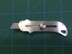 重型美工刀架304不锈钢工业级18mm壁纸刀架切割刀裁切刀架