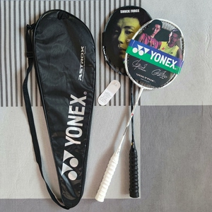 转让全新原价799的尤尼克斯羽毛球拍型号vtzf2林丹白