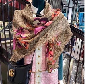 gucci古驰粉色花卉方巾羊毛披肩围巾
