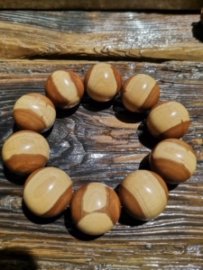 扁担胡子 扁桃胡子 东北黄花梨 质地坚硬 东北金刚木