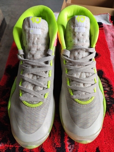 kd12灰绿配色,42码,有气垫.全新
