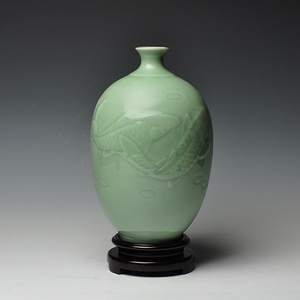 夏侯文中国工艺美术大师双鱼戏水小口瓶龙泉青瓷摆件大师作品花瓶