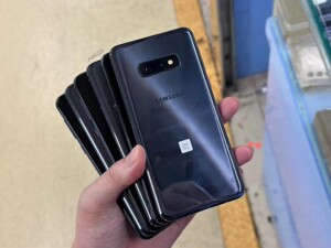 三星s10e美版全网通,骁龙855,6 128g,直面屏,精