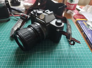 凤凰dc888机械相机，带28 70mm镜头，保护套和闪光灯