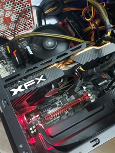 xfx讯景黑狼版本rx580 4g,满血版,成色完美,没有锻