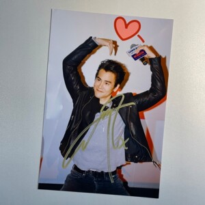 彭于晏亲笔签名照