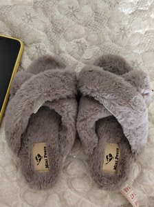 全新太平鸟毛毛拖鞋25码的内长17,买小了,赔钱转给需要的亲