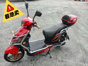 转让九成新杰宝大王电动车,有牌,跑六十多公里,品牌上海杰宝大