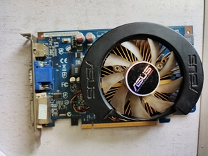 华硕显卡gt240 ,功能完好,显示正常.质量没问题,拆机件