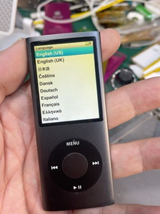 iPod nano4黑色8g 成色漂亮，使用正常，电池新电池