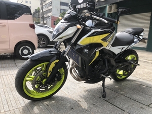 18年nk400,轮毂改色,贴的曼岛tt版画!加装一队未来之