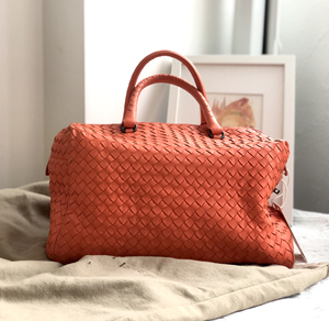 bv 葆蝶家 编织波士顿/枕头包,可做短途行李袋哦～颜色明亮