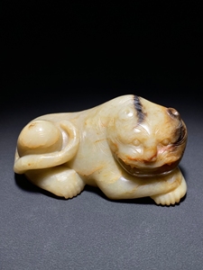 辽金时期 和田玉籽料 玉卧虎 秋山虎摆件把件 古玉老玉 高古