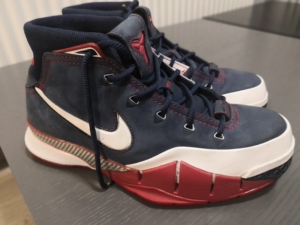 41码耐克nike科比1kobe1美国队配色,鞋况如图,鞋盒