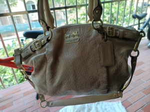 coach est.1941 金色斜挎包 大包 女包