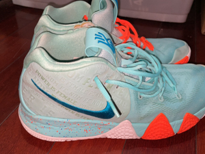 nike欧文4 女权配色 薄荷绿 45码 得物入 穿十次以内