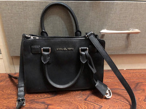 mk黑色风琴包 9成新 靠谱美国代购购入 上身很好看 包包