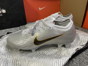 耐克莫德里奇金球奖刺客fg足球鞋,全新带盒42.5码,限量战