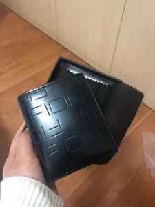 fion菲安妮钱包短款,男女都可以用!其中第四张图油边有轻微