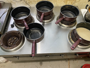 麻辣烫五眼灶,带5个24厘米炊大皇锅,9.5成新,800转