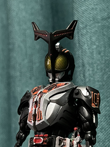 假面骑士真骨雕甲斗dark kabuto hyper for