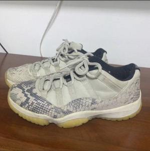 aj11low 白蛇纹 买了两年了 闲置在家便宜出 瑕疵图已