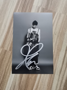 gd权志龙签名照(亲签)权志龙亲笔签名明星签名照