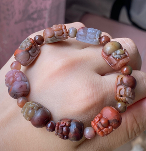 盐源玛瑙 貔貅 红皮包浆 双面立体雕刻 背面压铜钱