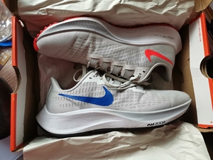 000人付款淘宝nike飞马37鸳鸯女子气垫配色跑步鞋,只有36码,全新未拆